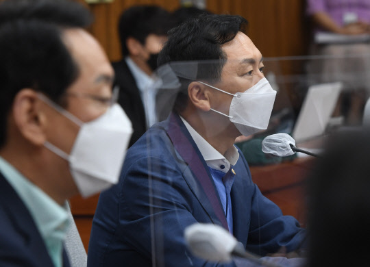 국민의힘 김기현 원내대표가 10일 오전 서울 여의도 국회에서 열린 원내대책회의에서 발언하고 있다.   [국회사진기자단]